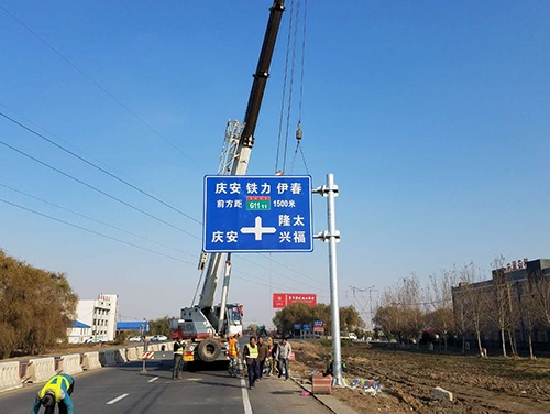 西藏西藏道路护栏网网片该如何进行正确的选购呢？
